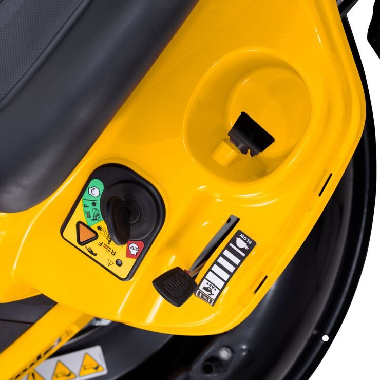 Cub Cadet CC30 Riding Lawn Mower - Image 8